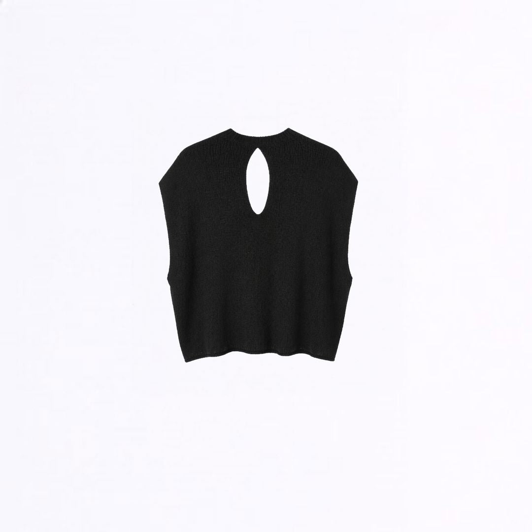 Black knitted vest